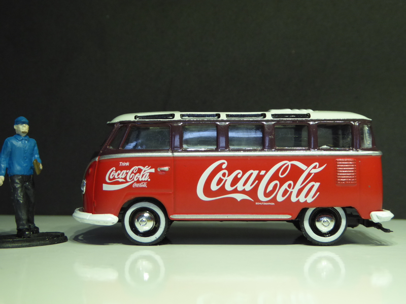 Illustration for article titled Hot Sixty 4th: Coca Cola Collection 1